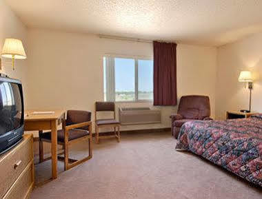 Super 8 By Wyndham Fountain Hotel Exterior photo